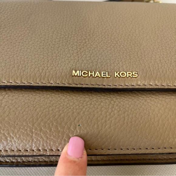 Michael Kors Jet Set Travel Pebble Leather Tan Crossbody Bag Gold Chain - Picture 4 of 14